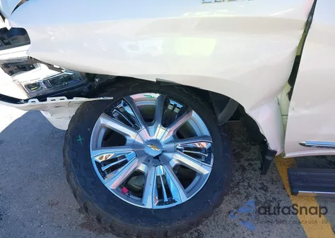 2024 Chevrolet Silverado 1500 4Wd Short Bed High Country z USA, uszkodzony, nr VIN 1GCUDJED1RZ247396